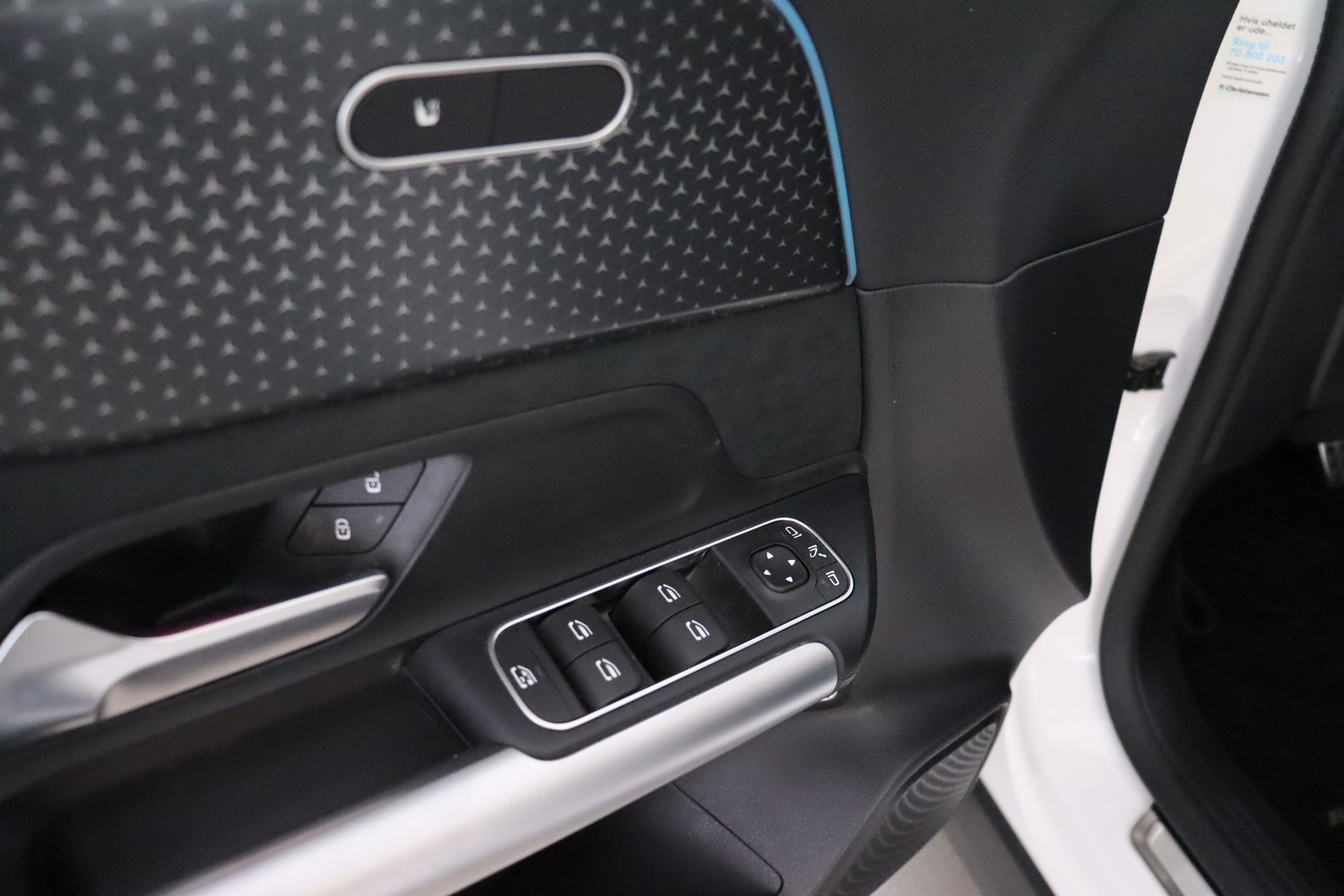 MERCEDES-BENZ EQA 2024