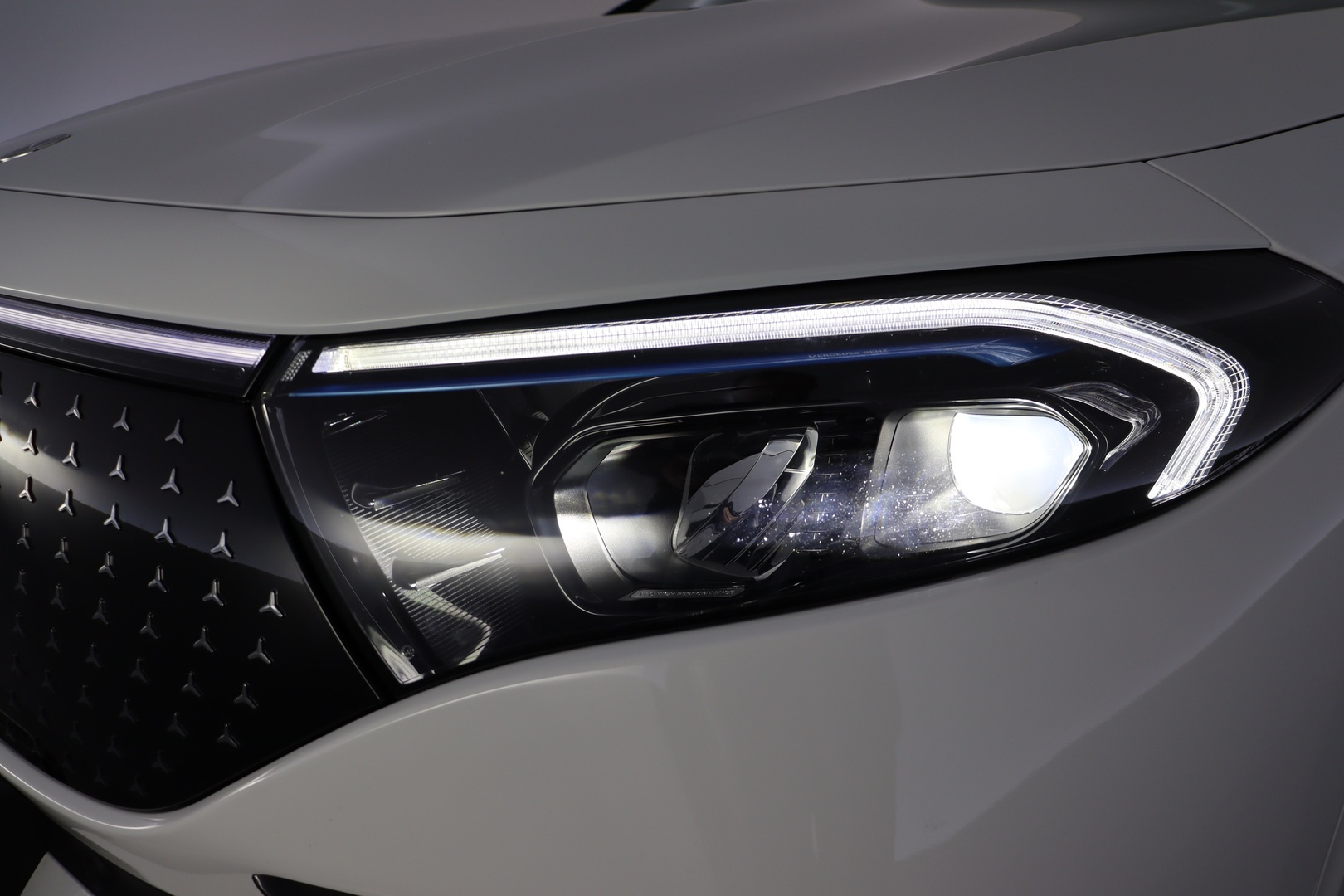 MERCEDES-BENZ EQA 2024