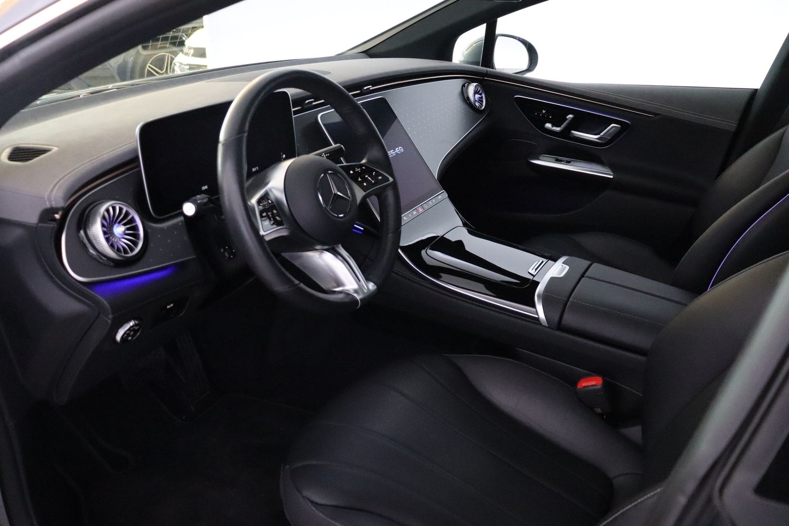 MERCEDES-BENZ EQE 2024