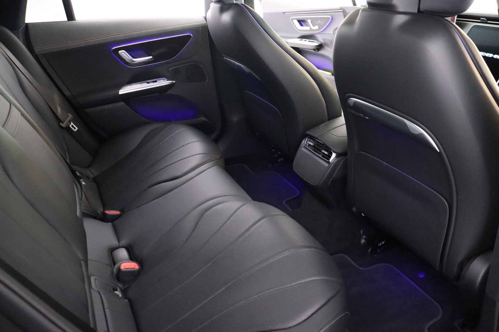 MERCEDES-BENZ EQE 2024