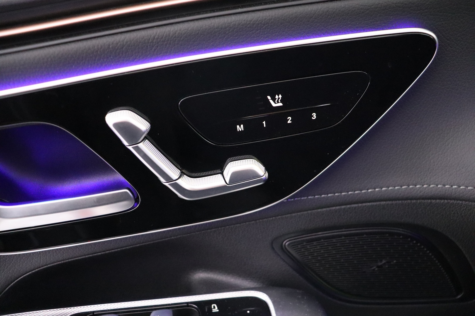 MERCEDES-BENZ EQE 2024