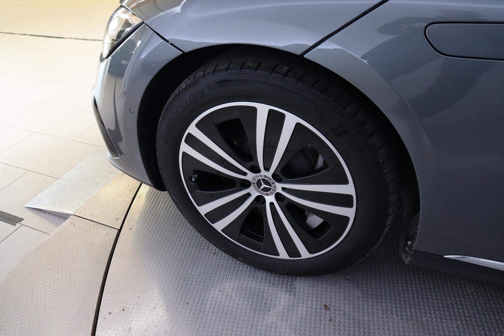 MERCEDES-BENZ EQE 2024