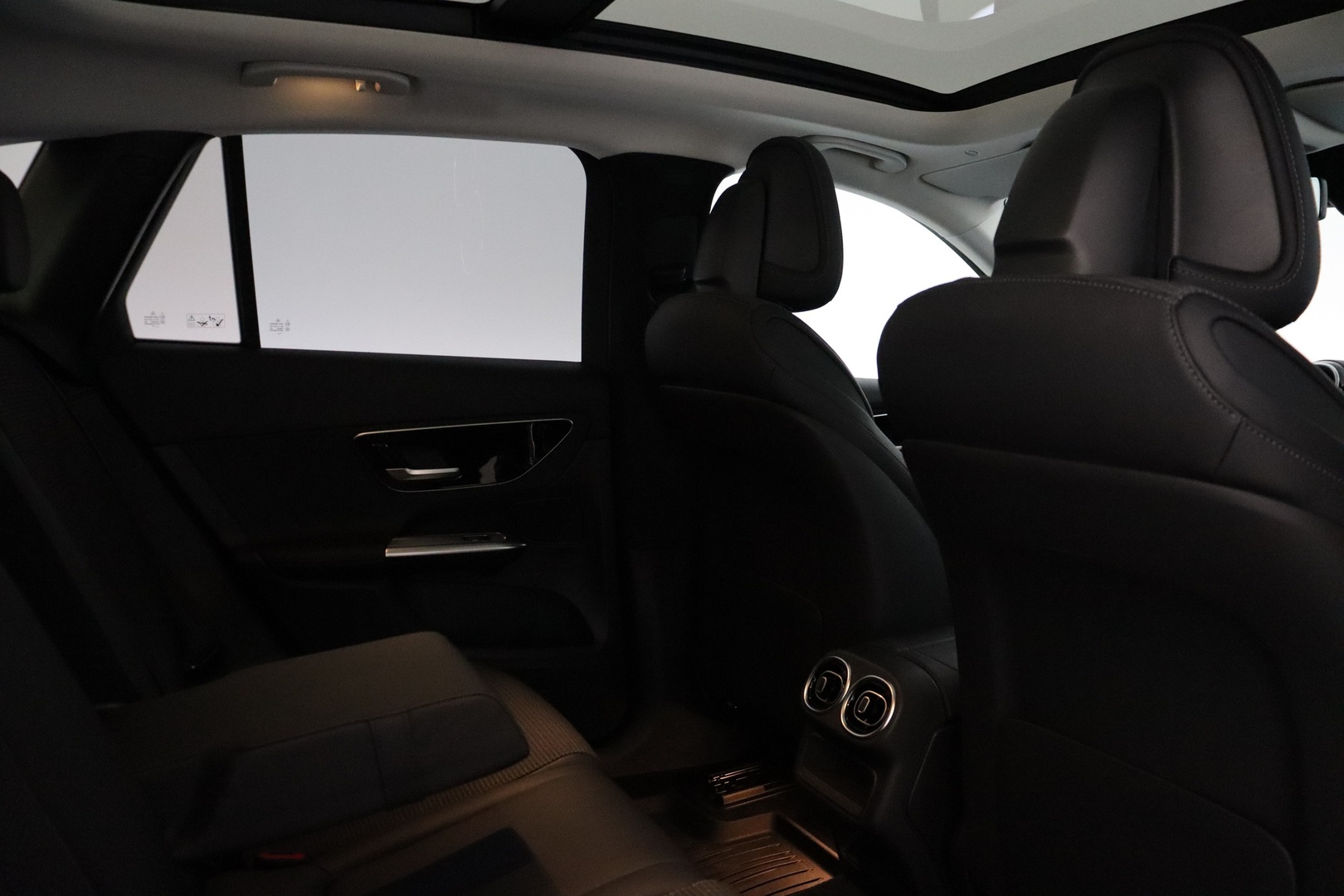 MERCEDES-BENZ GLC 2023