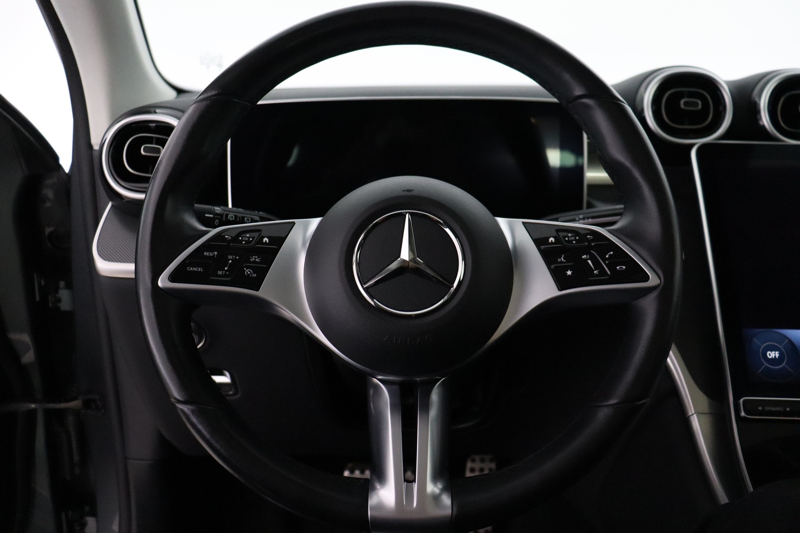 MERCEDES-BENZ GLC 2023
