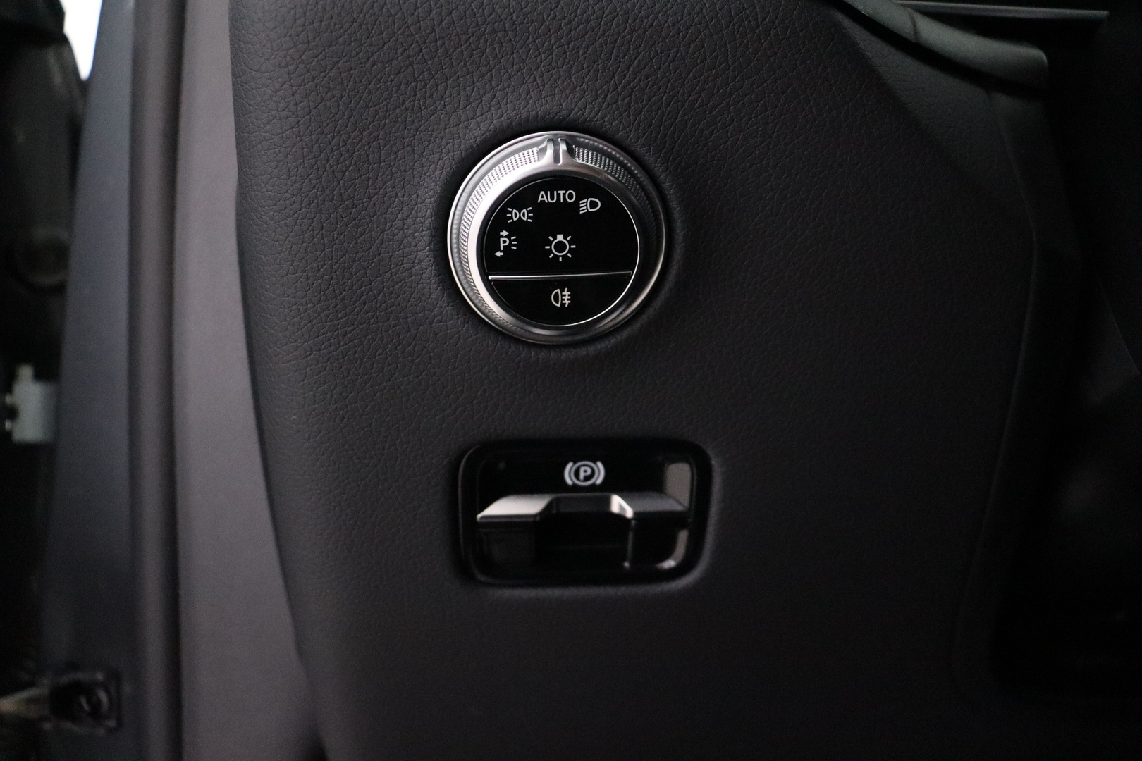 MERCEDES-BENZ GLC 2023