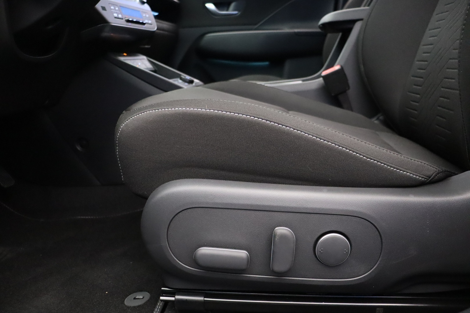 HYUNDAI KONA ELECTRIC 2025