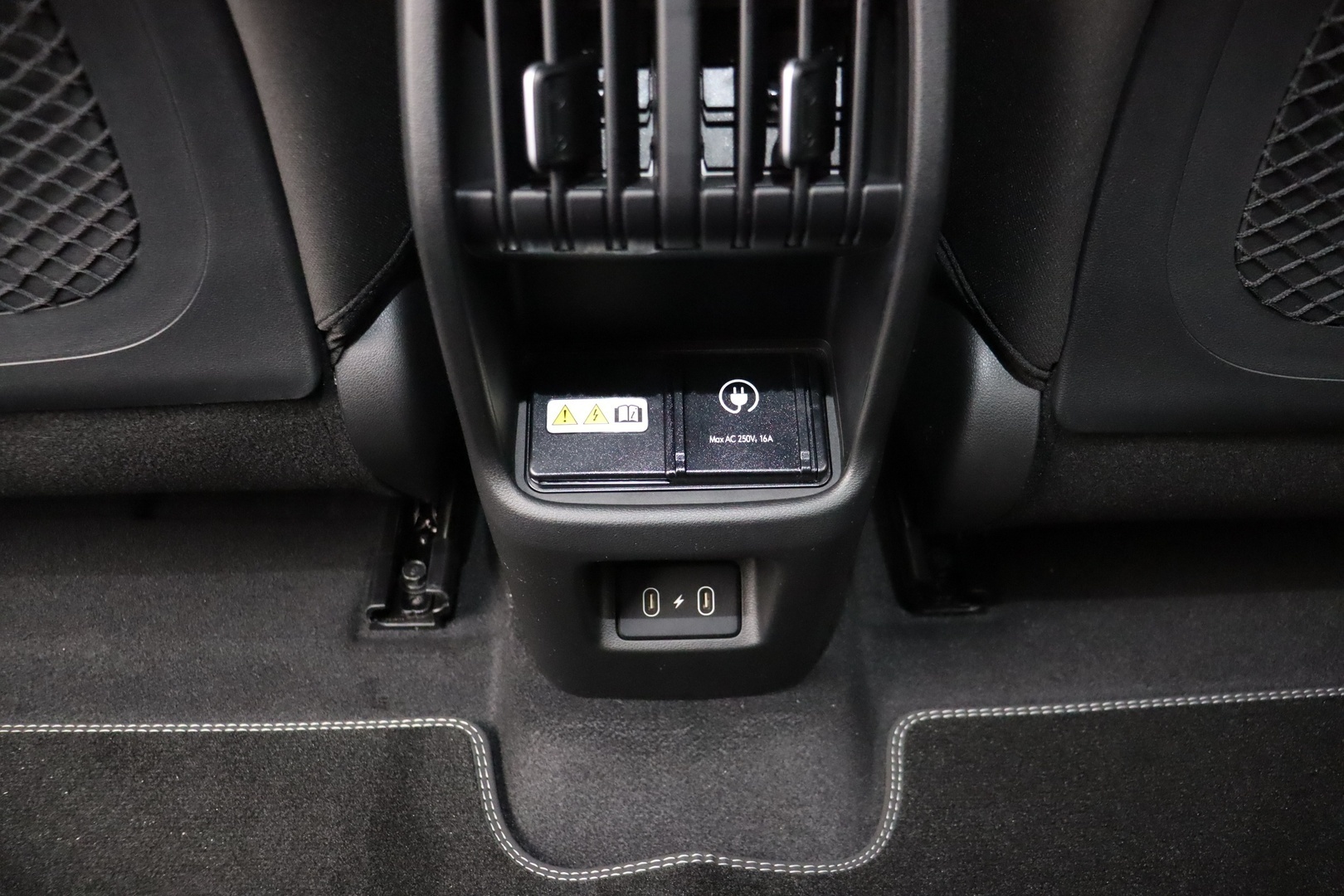 HYUNDAI KONA ELECTRIC 2025