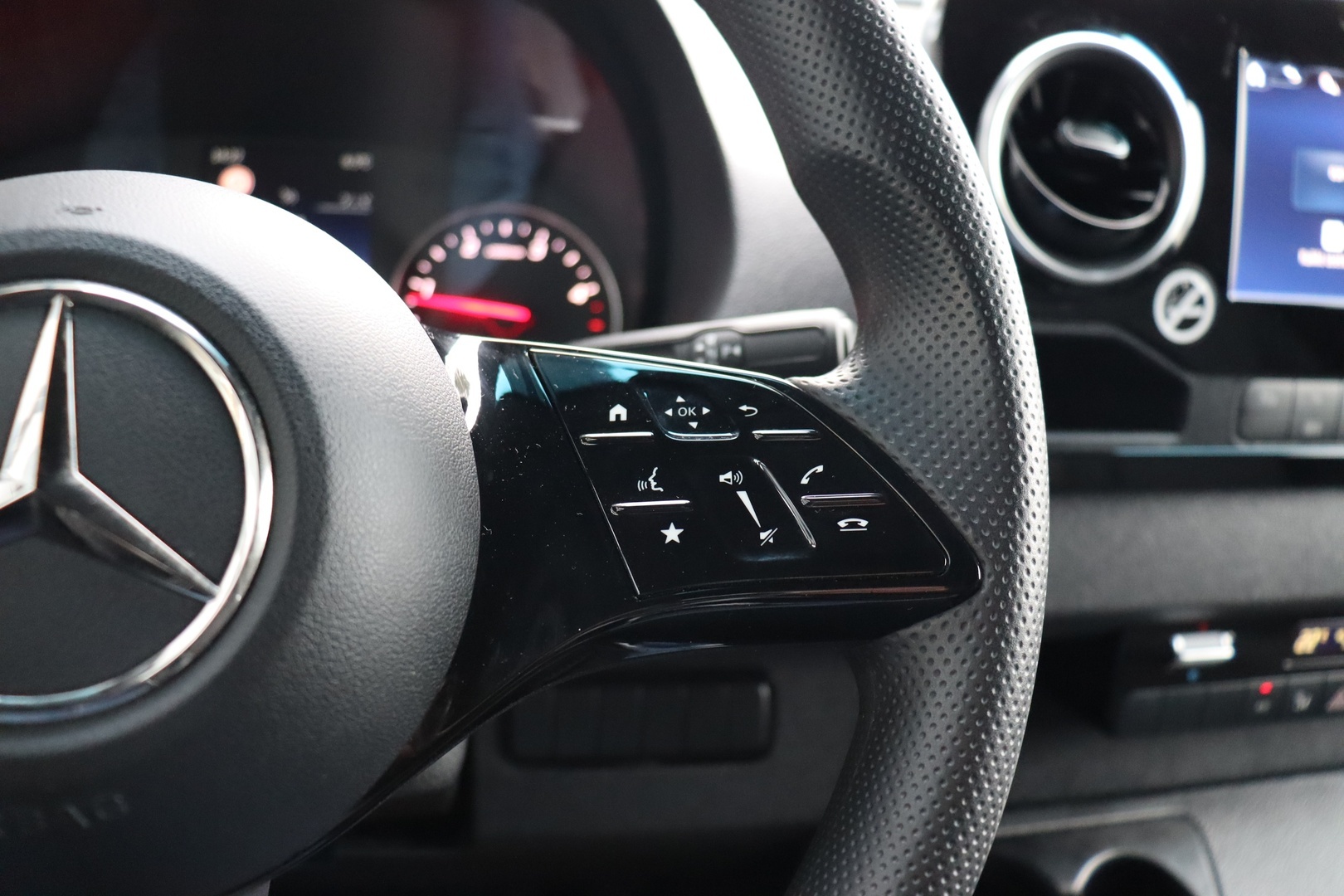 MERCEDES-BENZ Sprinter 2024