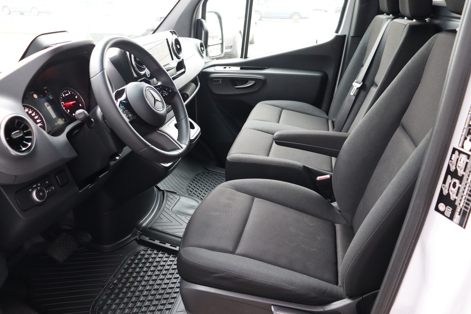 MERCEDES-BENZ Sprinter 2024