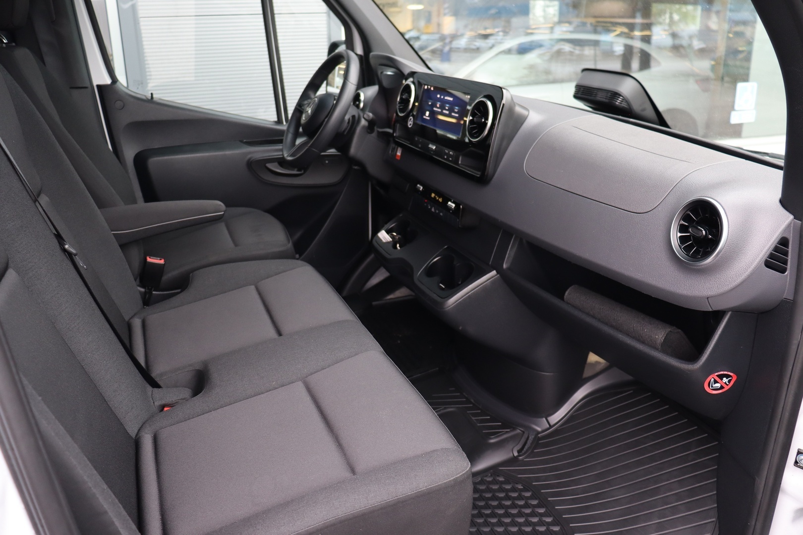 MERCEDES-BENZ Sprinter 2024