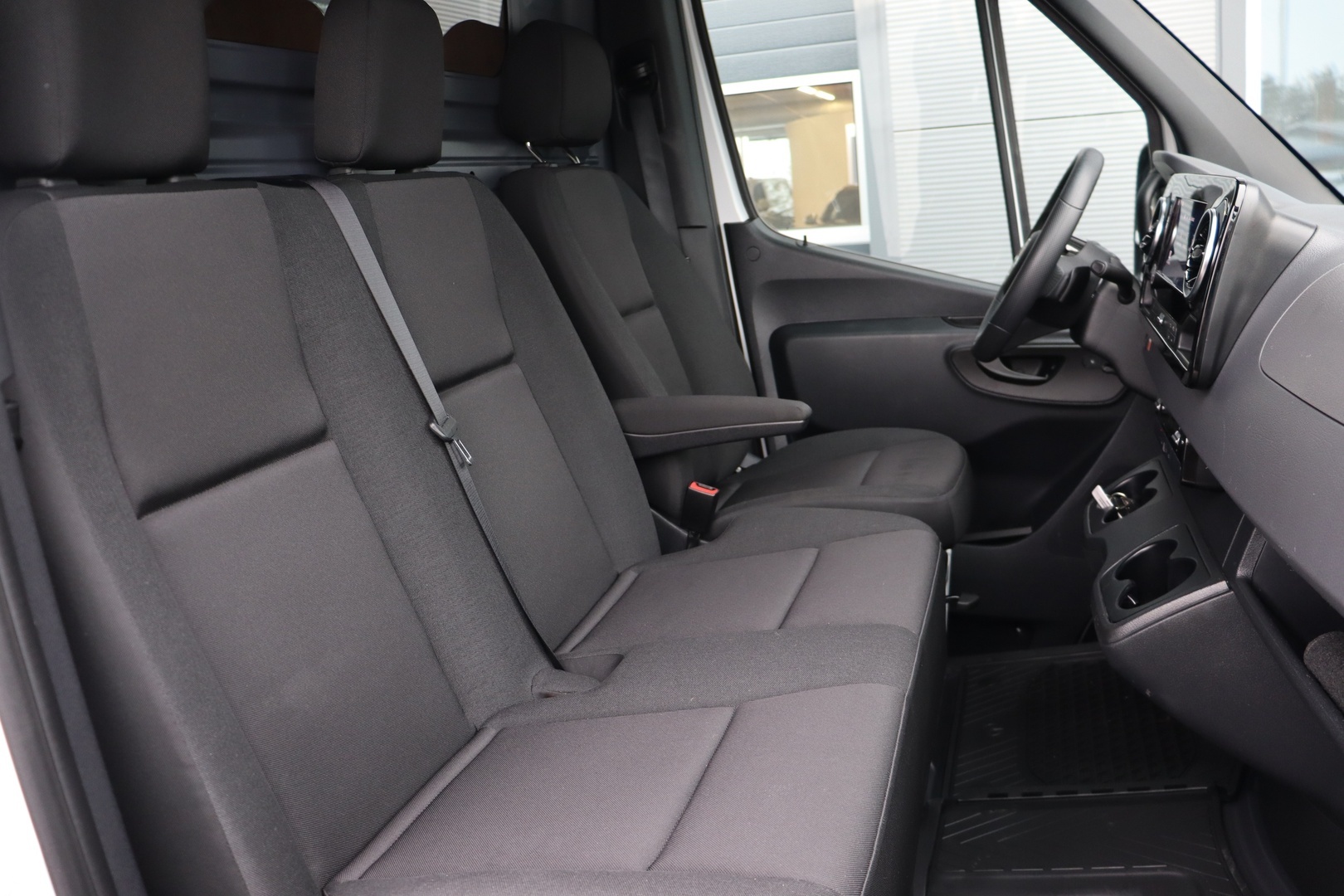 MERCEDES-BENZ Sprinter 2024