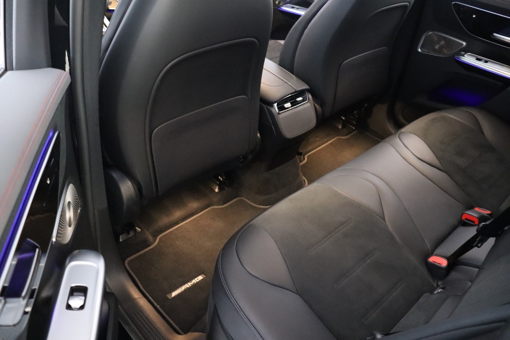 MERCEDES-BENZ EQE SUV 2023