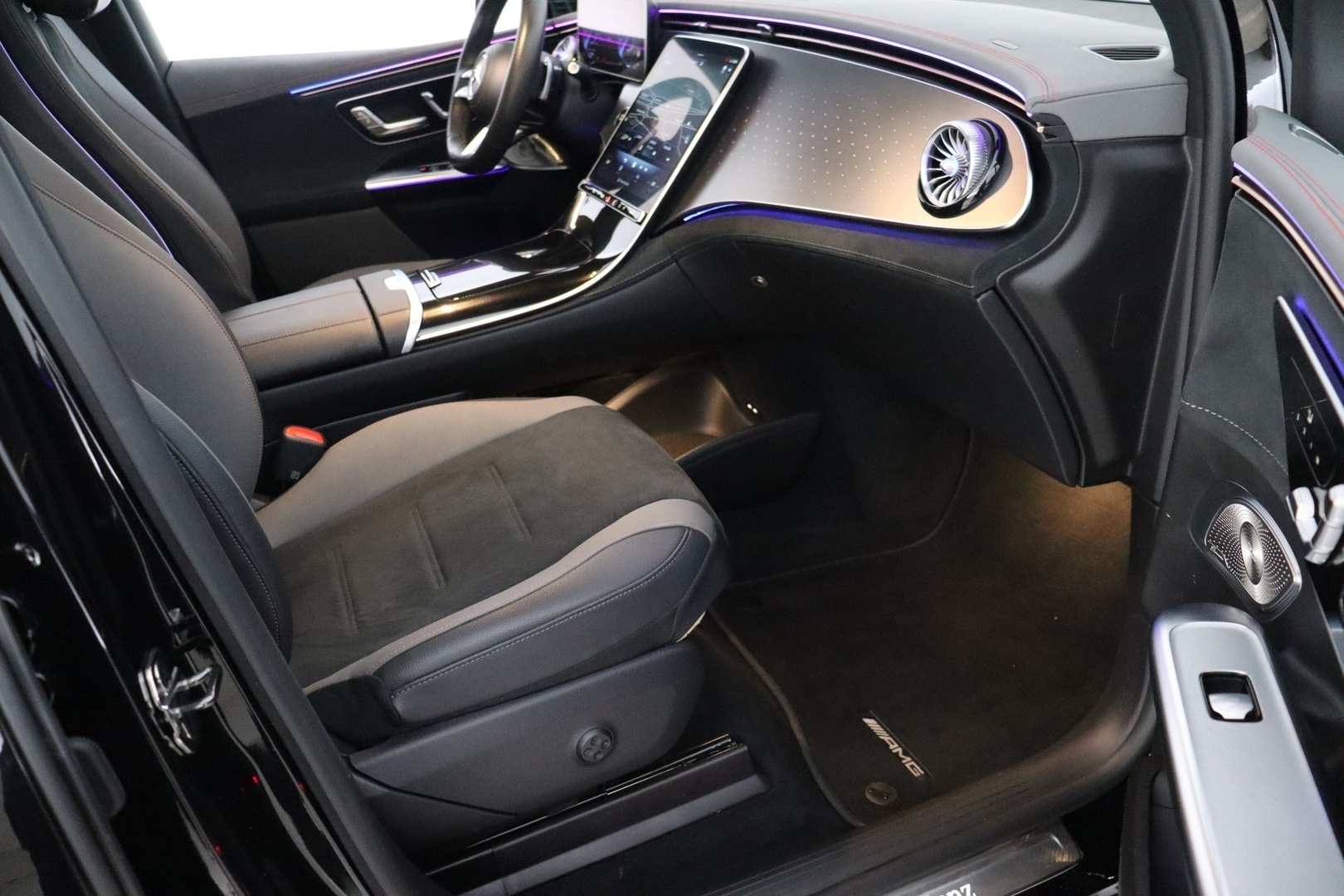 MERCEDES-BENZ EQE SUV 2023