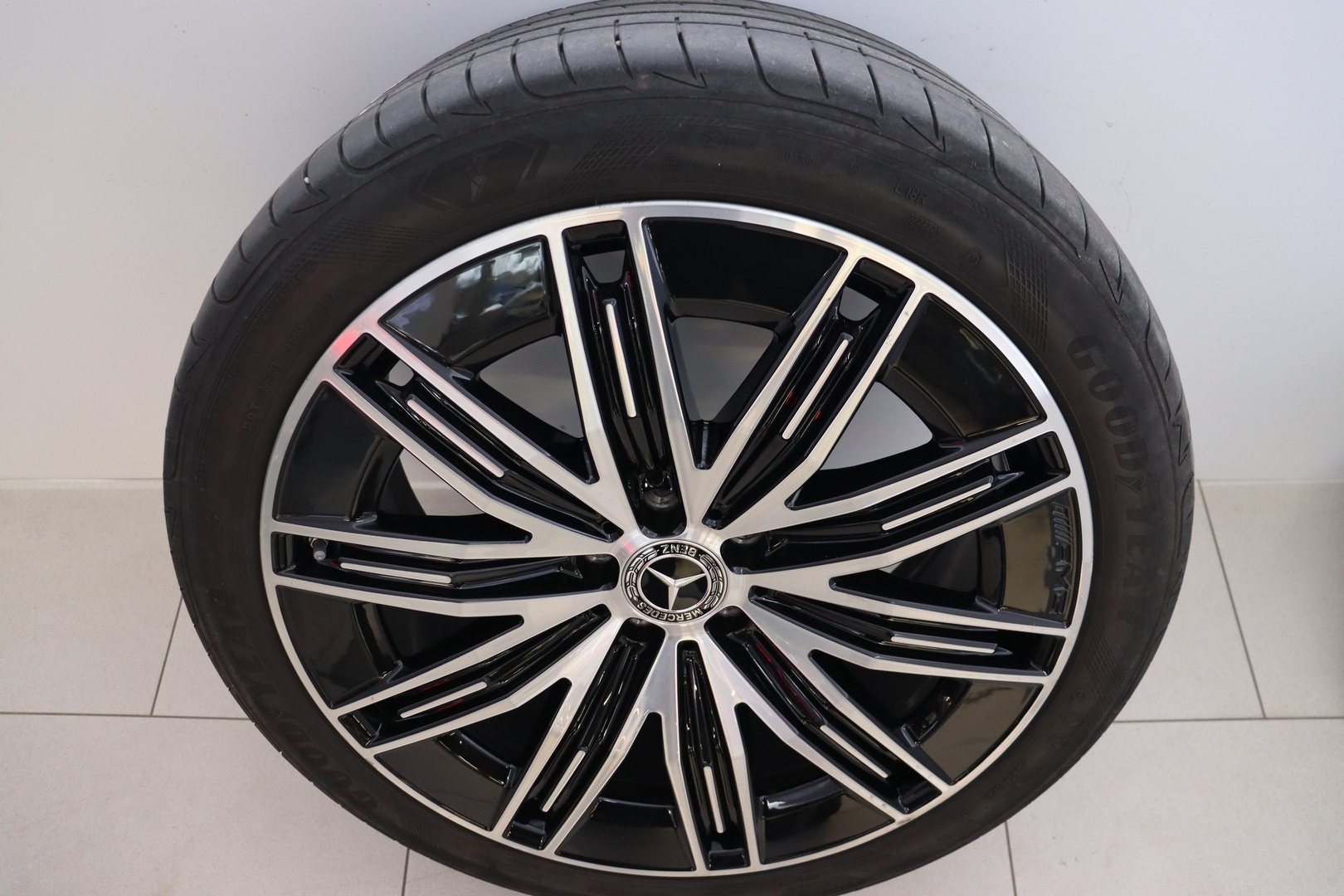 MERCEDES-BENZ EQE SUV 2023