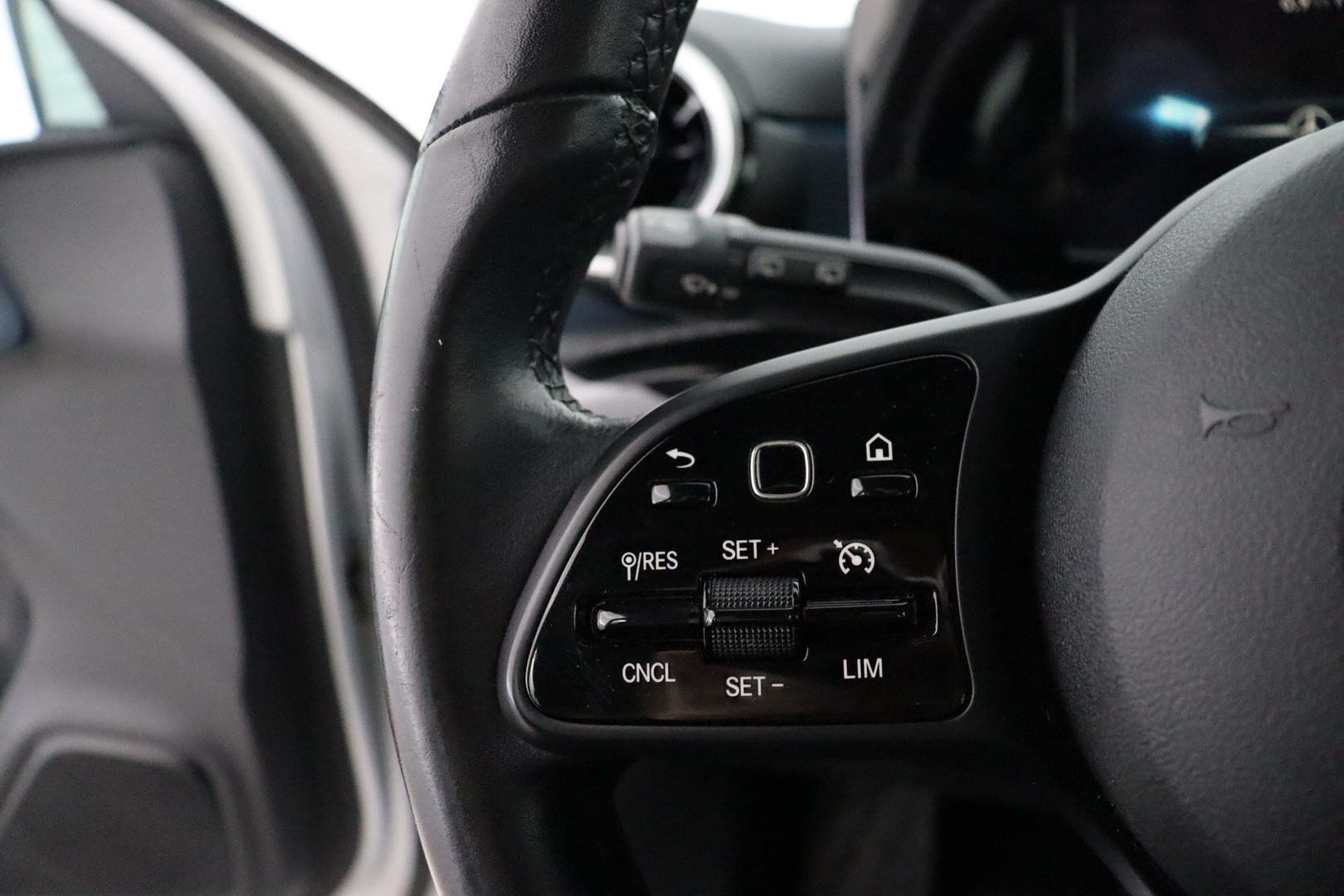 MERCEDES-BENZ A 2019