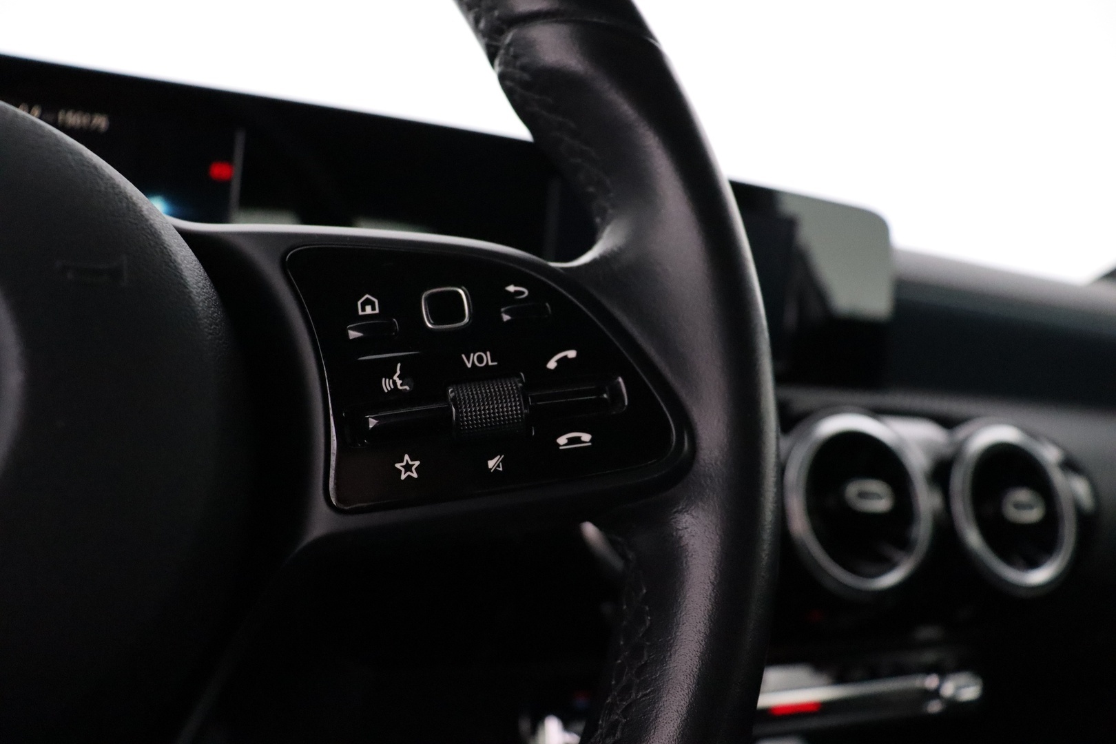 MERCEDES-BENZ A 2019