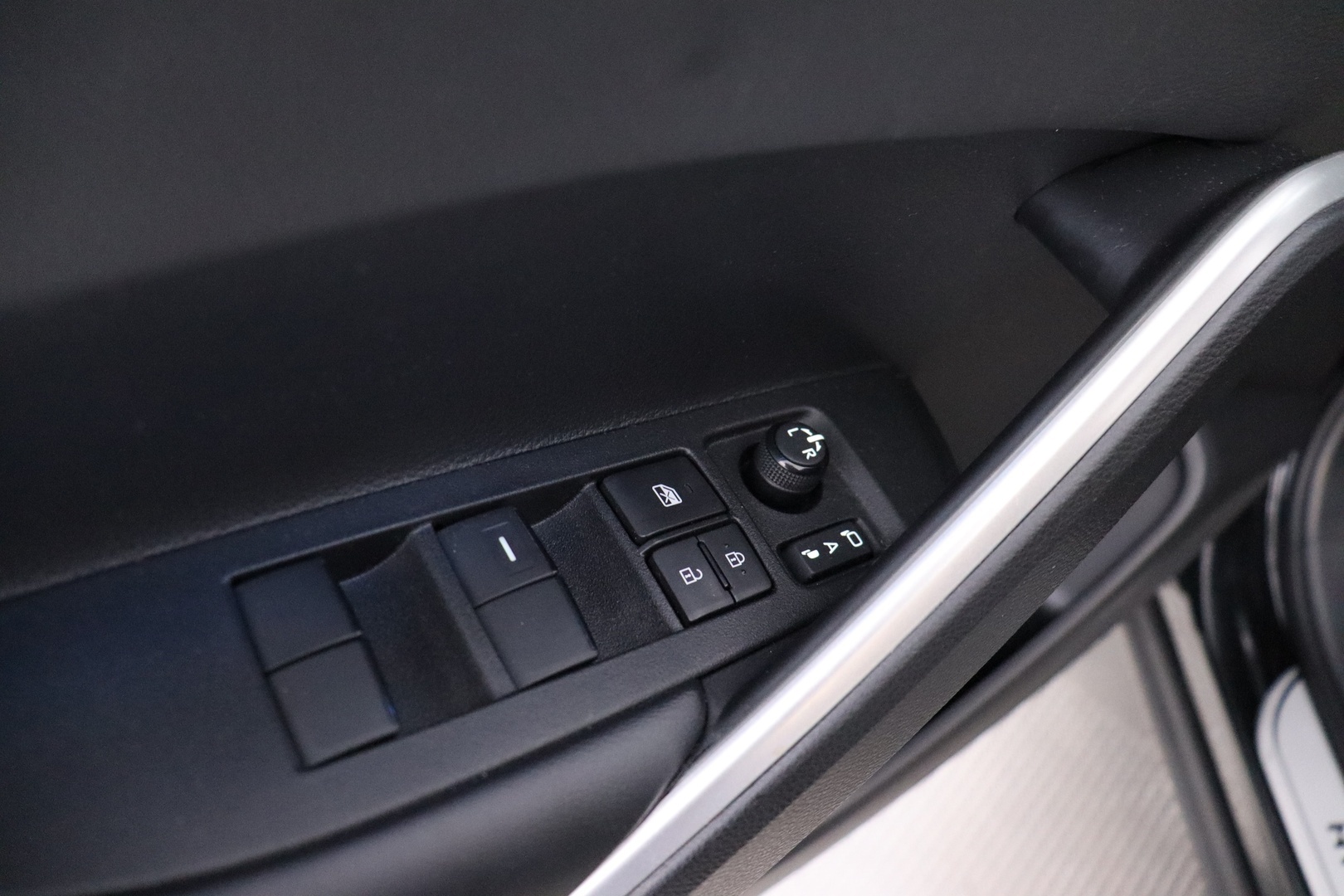 TOYOTA Corolla Cross 2024