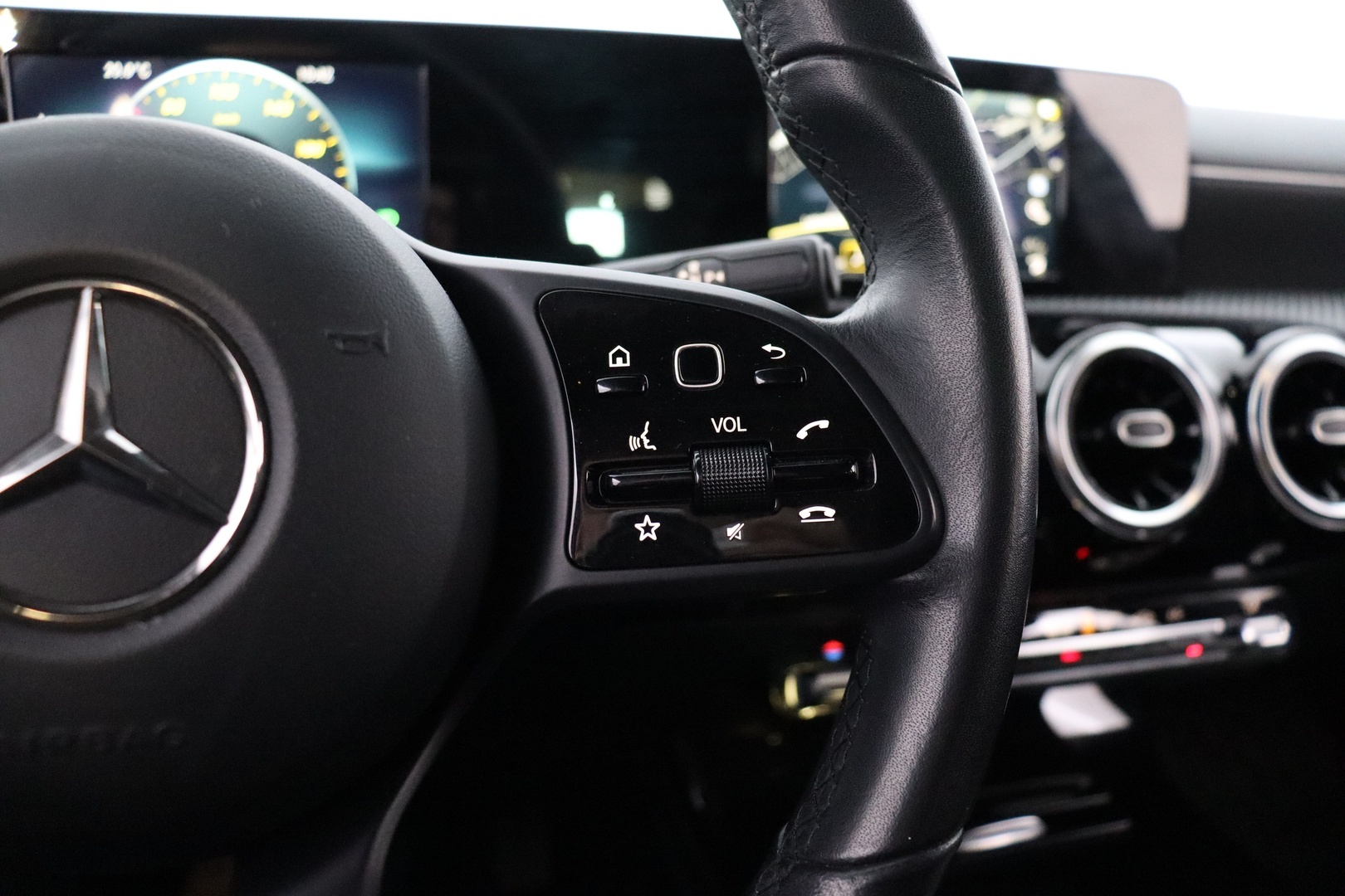 MERCEDES-BENZ A 2019