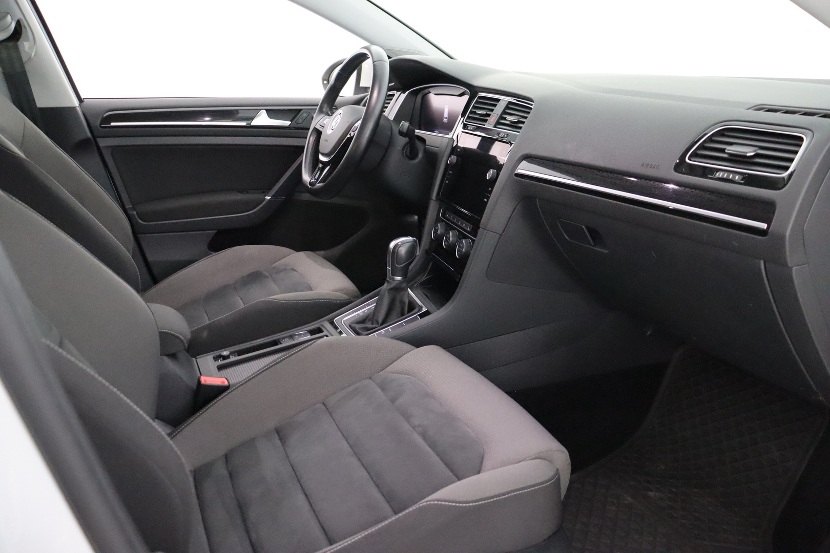 VOLKSWAGEN Golf 2020