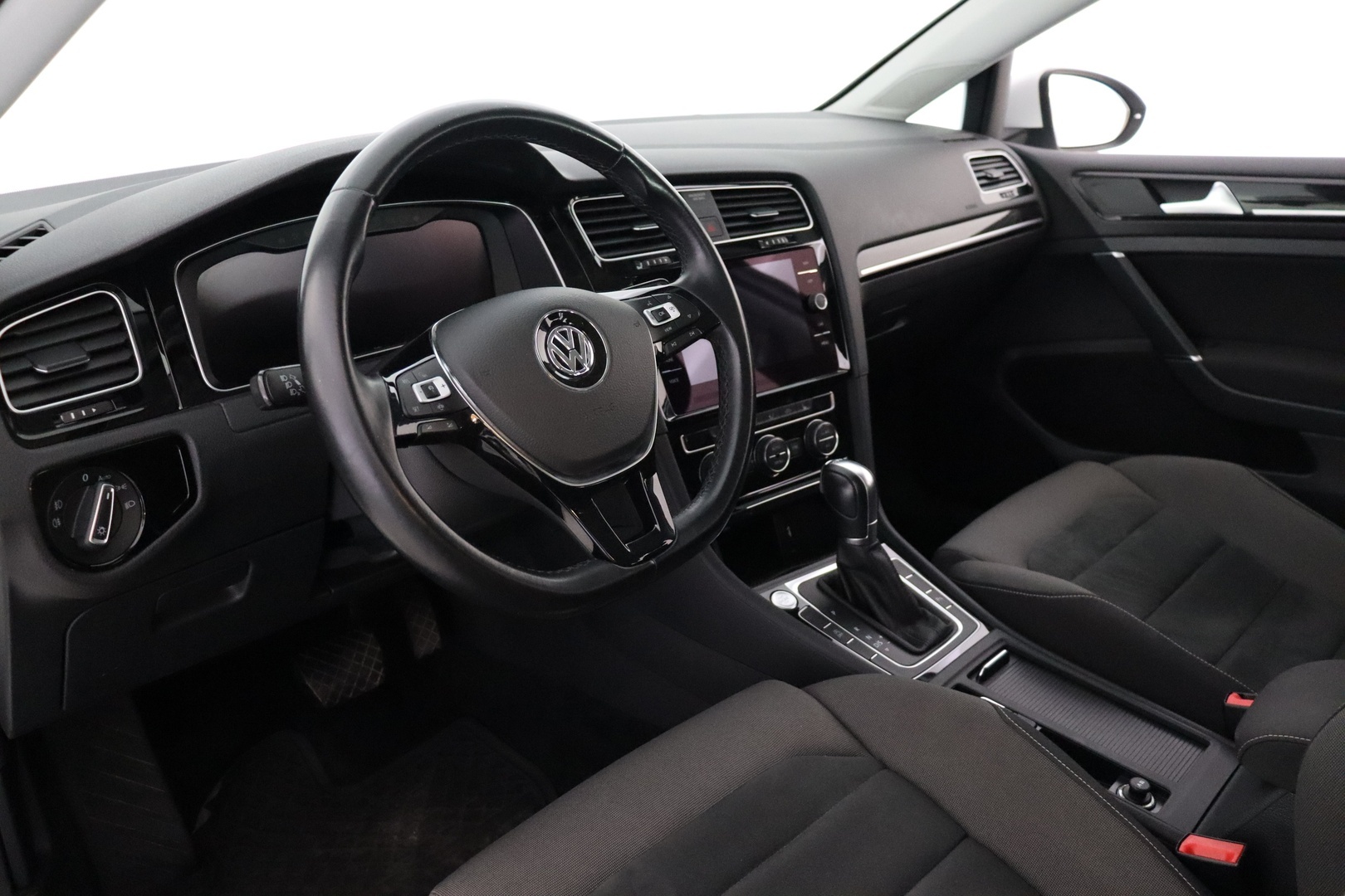 VOLKSWAGEN Golf 2020