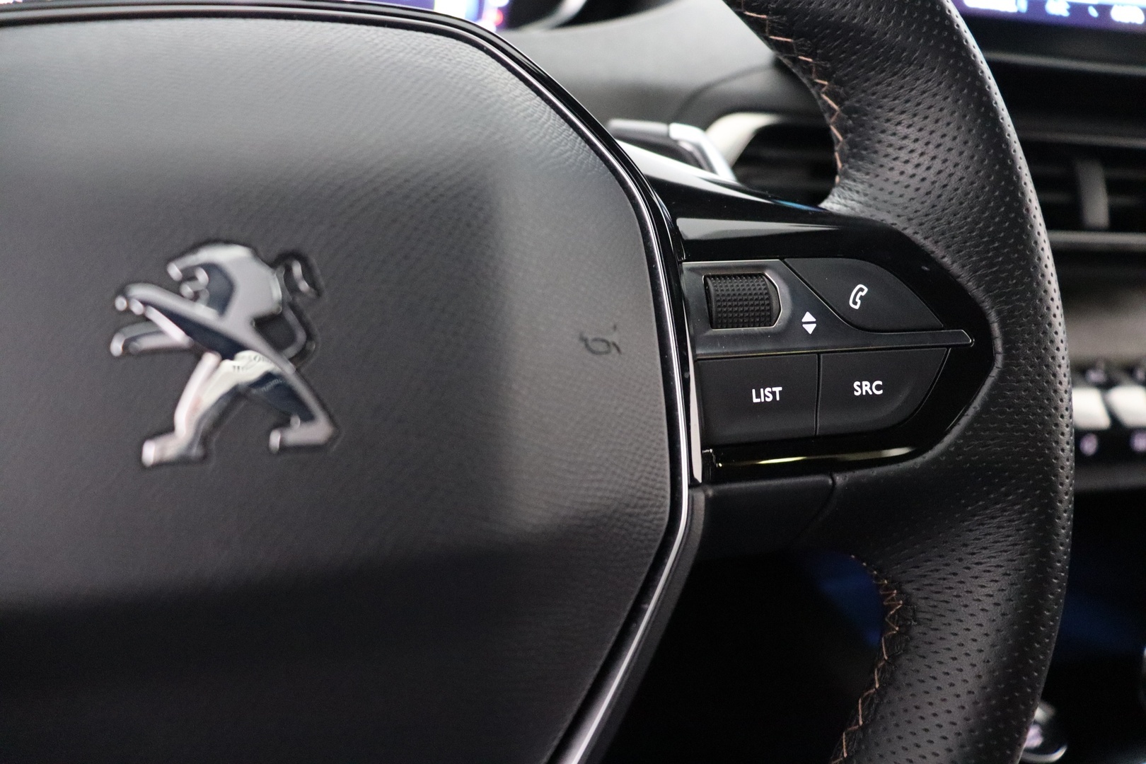 PEUGEOT 3008 2023
