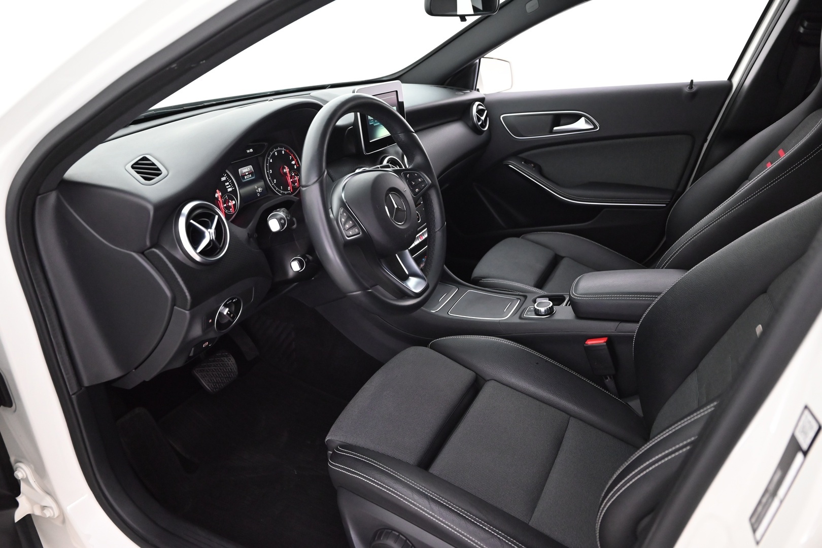 MERCEDES-BENZ A 2018