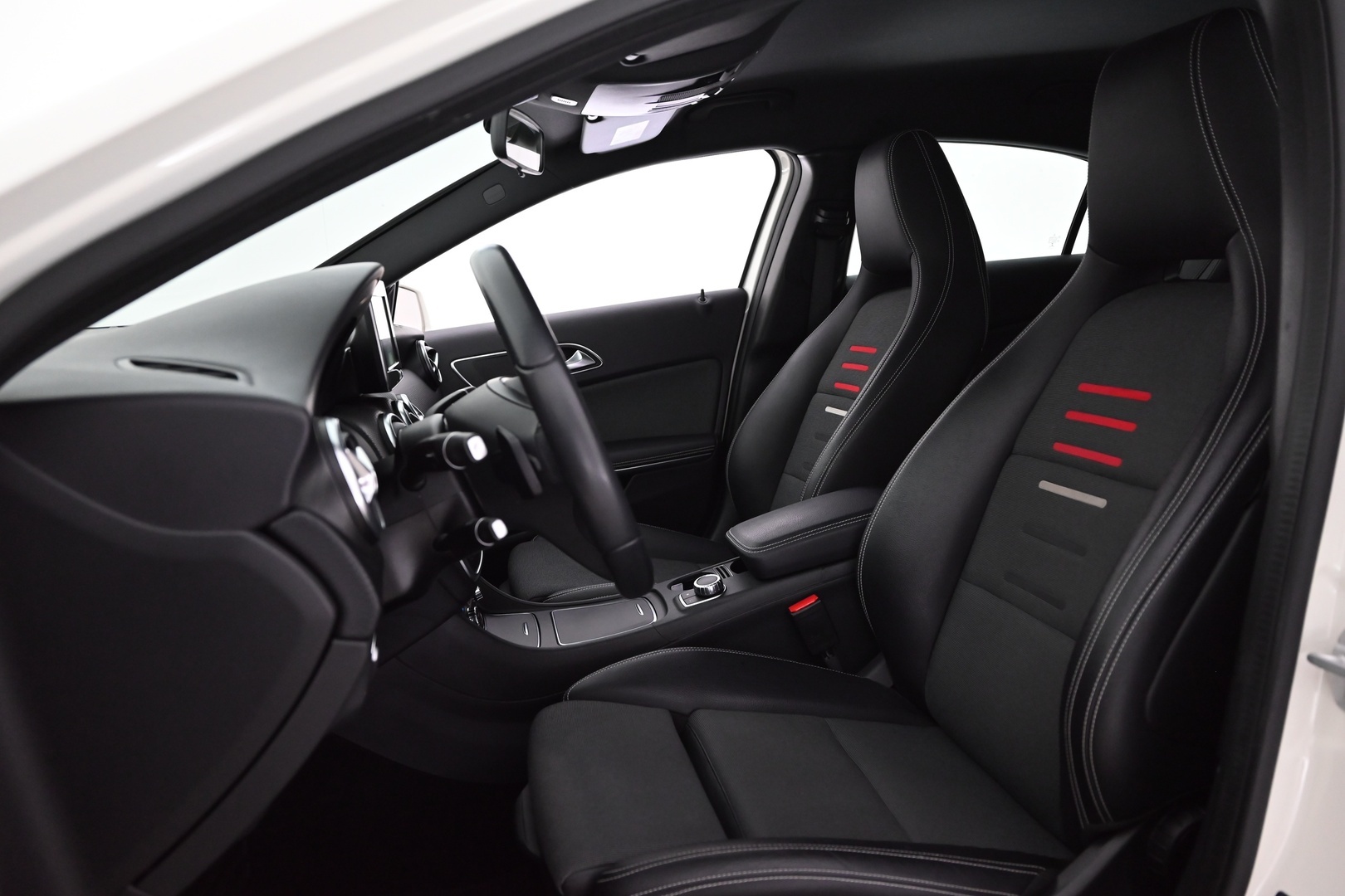 MERCEDES-BENZ A 2018