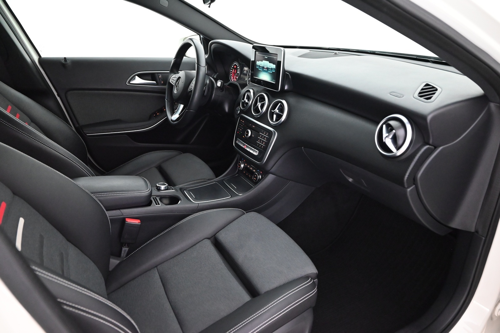 MERCEDES-BENZ A 2018