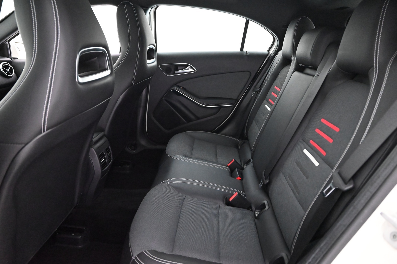 MERCEDES-BENZ A 2018