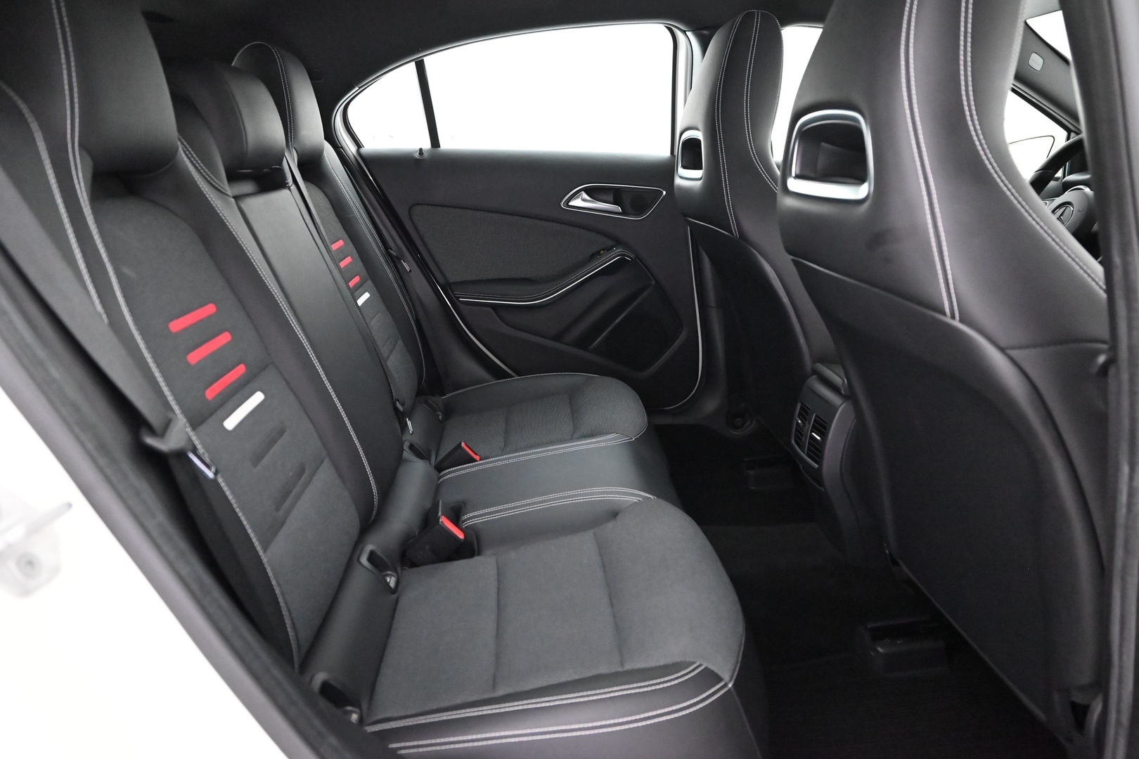 MERCEDES-BENZ A 2018