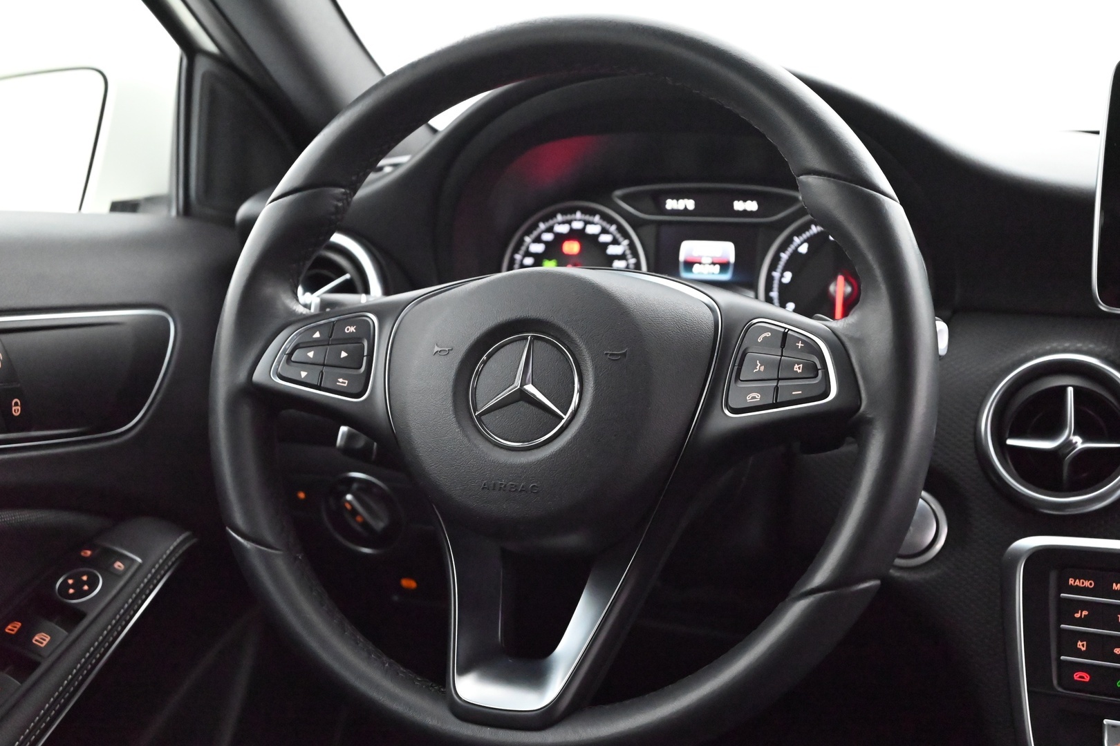 MERCEDES-BENZ A 2018