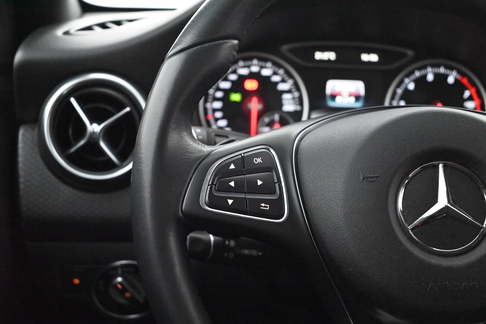 MERCEDES-BENZ A 2018