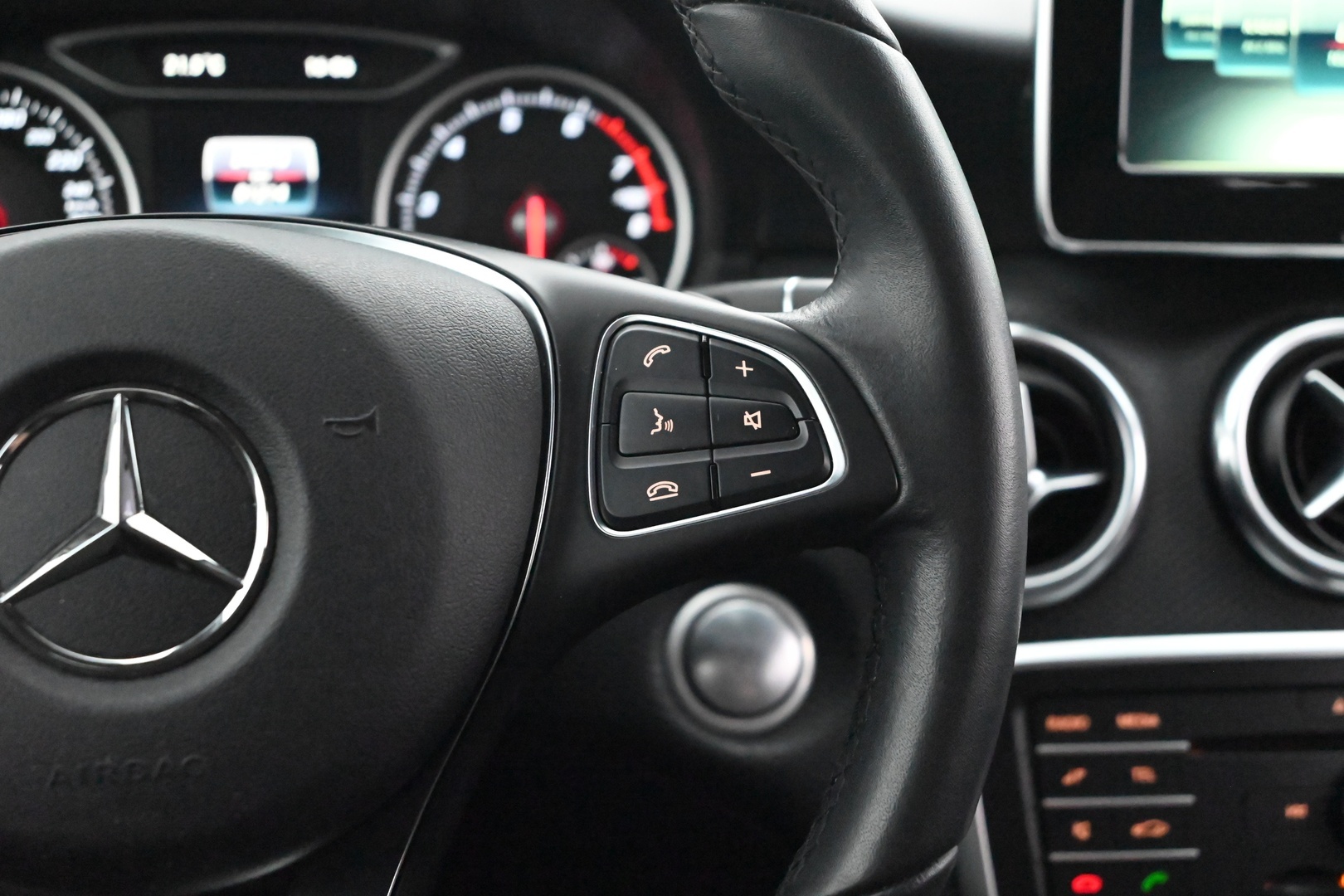 MERCEDES-BENZ A 2018