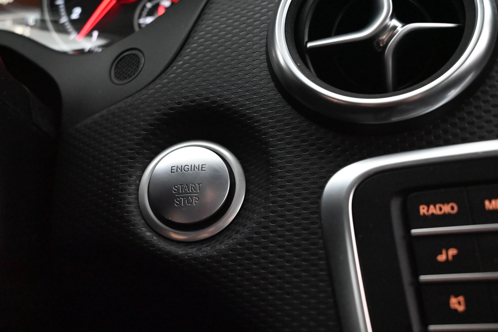 MERCEDES-BENZ A 2018