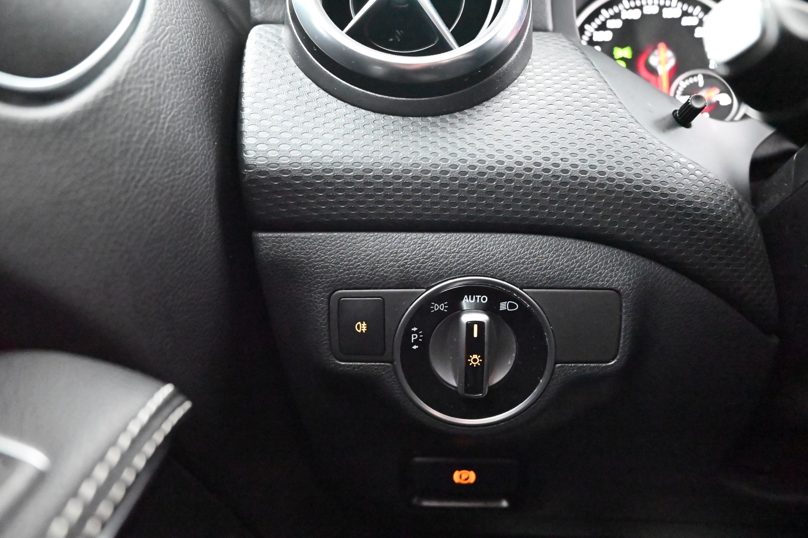 MERCEDES-BENZ A 2018