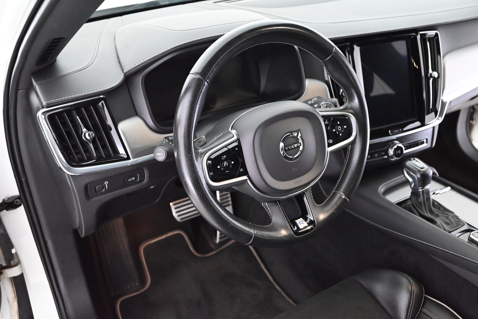 VOLVO V90 2019