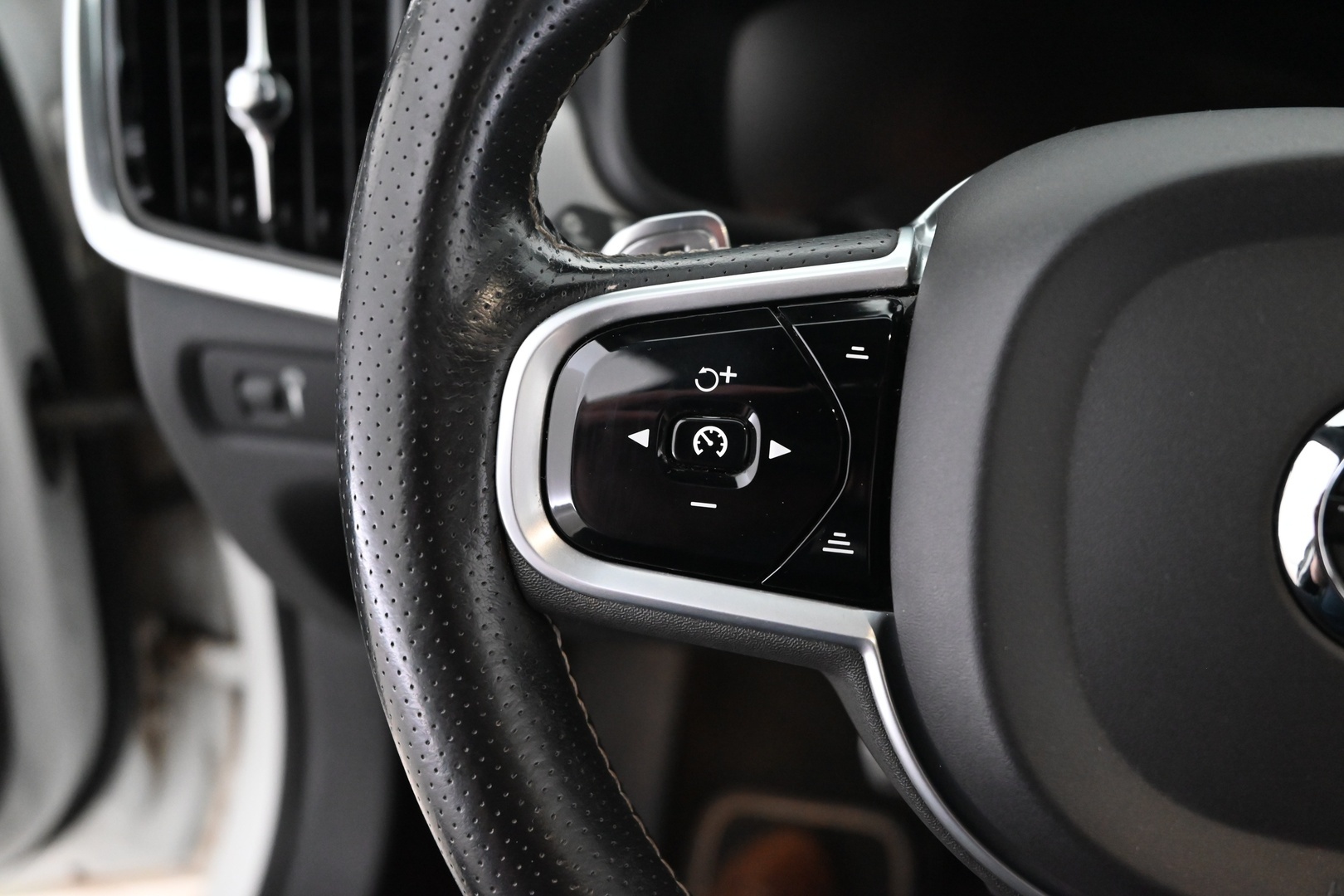 VOLVO V90 2019
