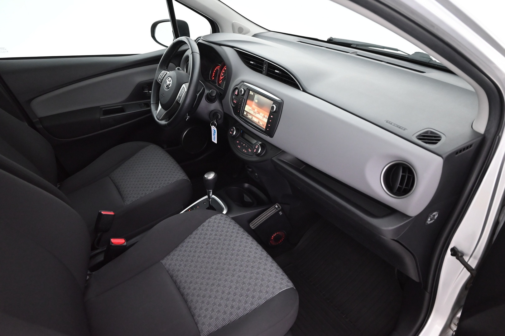 TOYOTA Yaris 2015