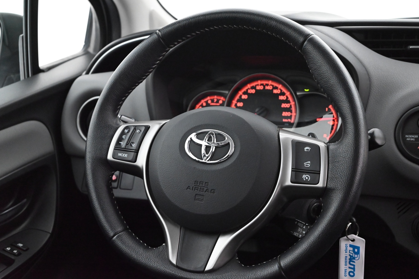 TOYOTA Yaris 2015