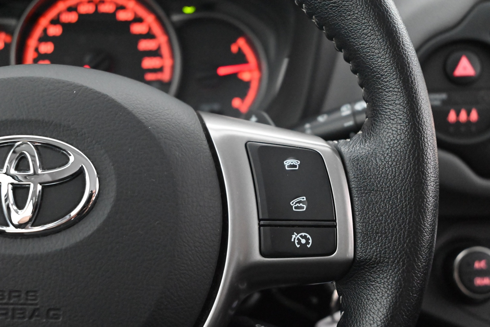TOYOTA Yaris 2015