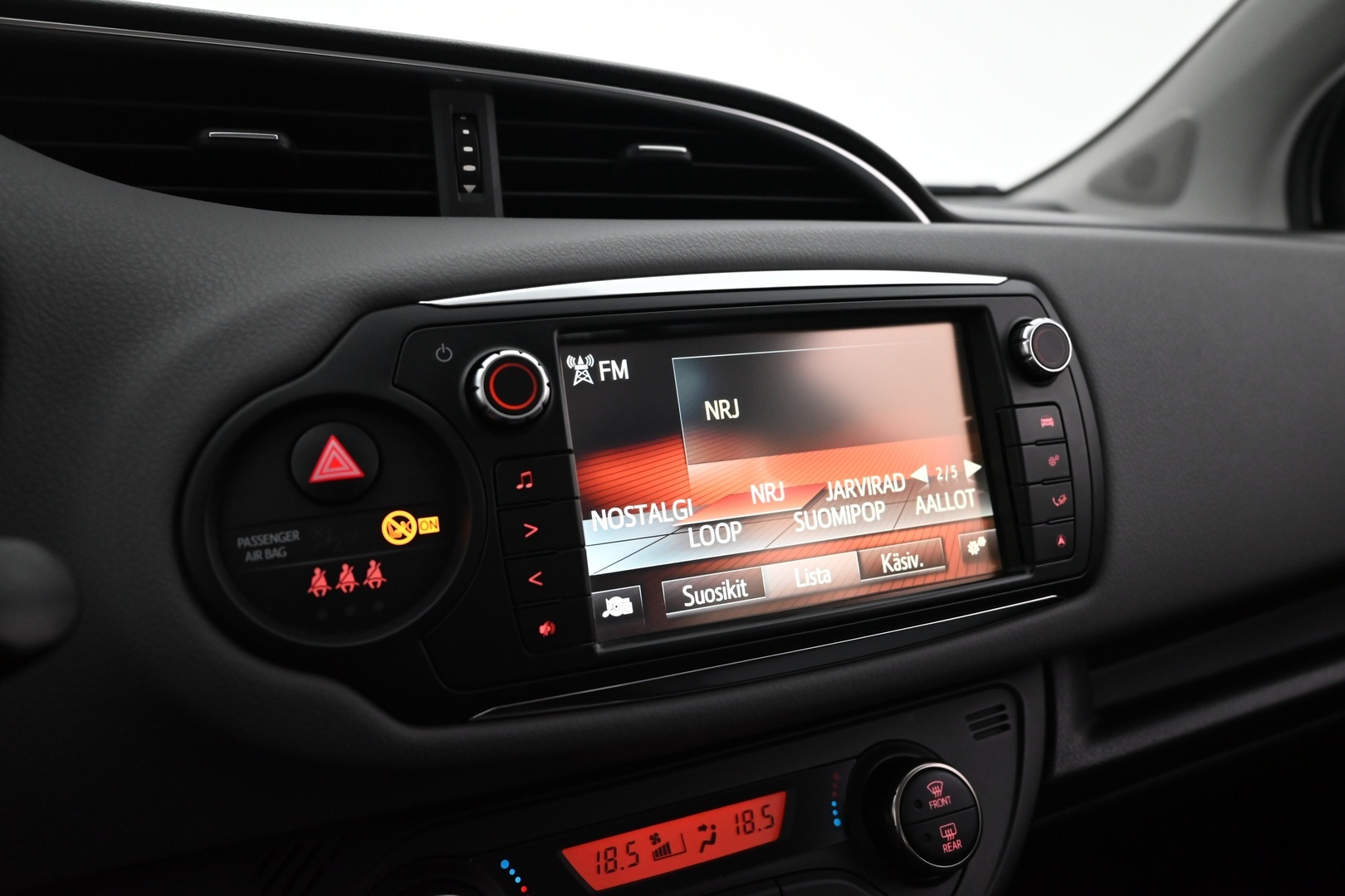 TOYOTA Yaris 2015