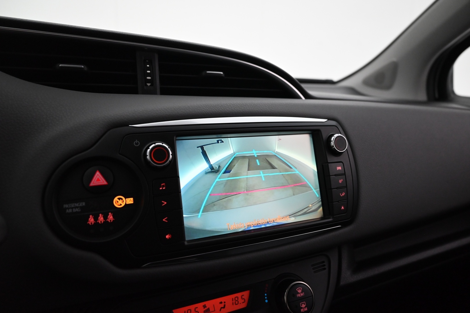 TOYOTA Yaris 2015