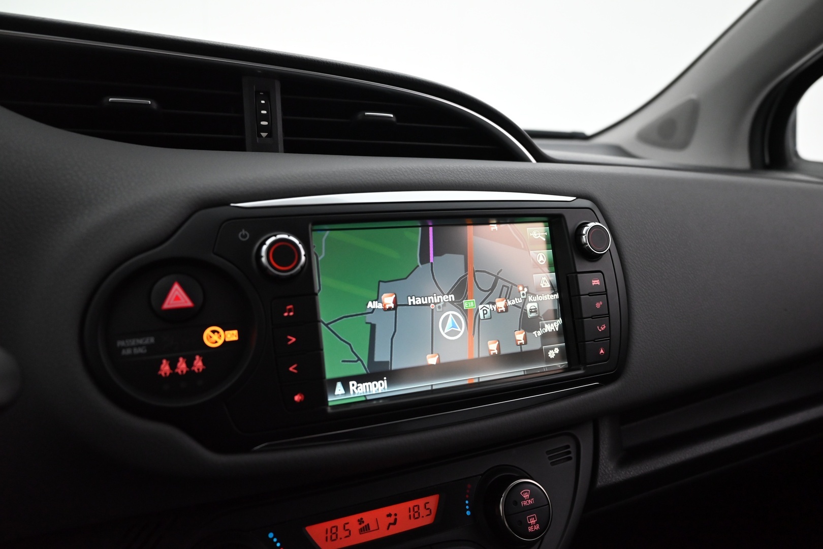 TOYOTA Yaris 2015