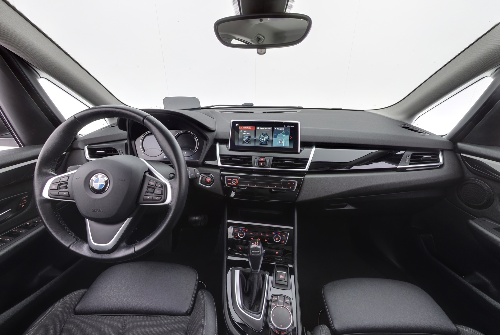 BMW 225 2019