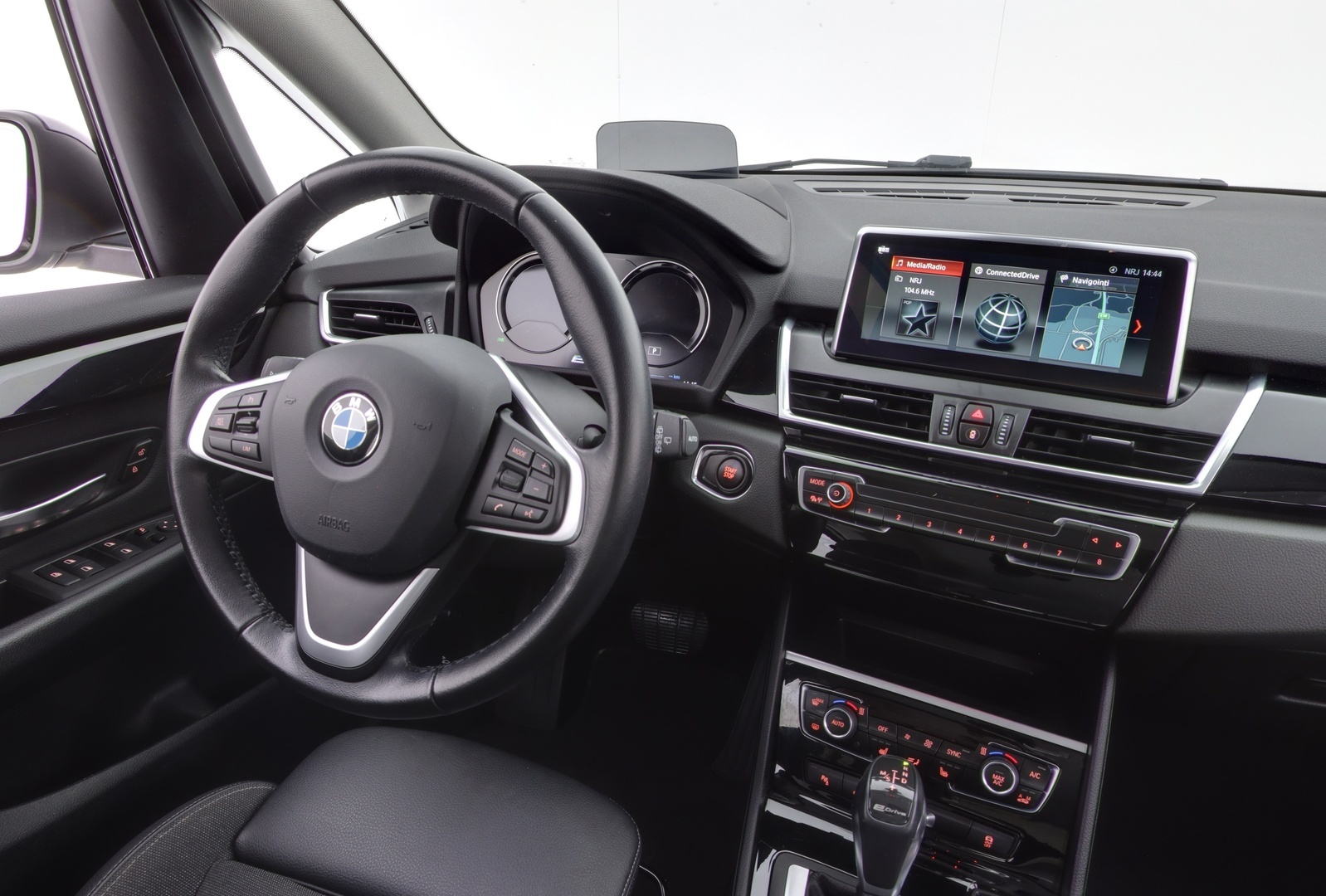 BMW 225 2019