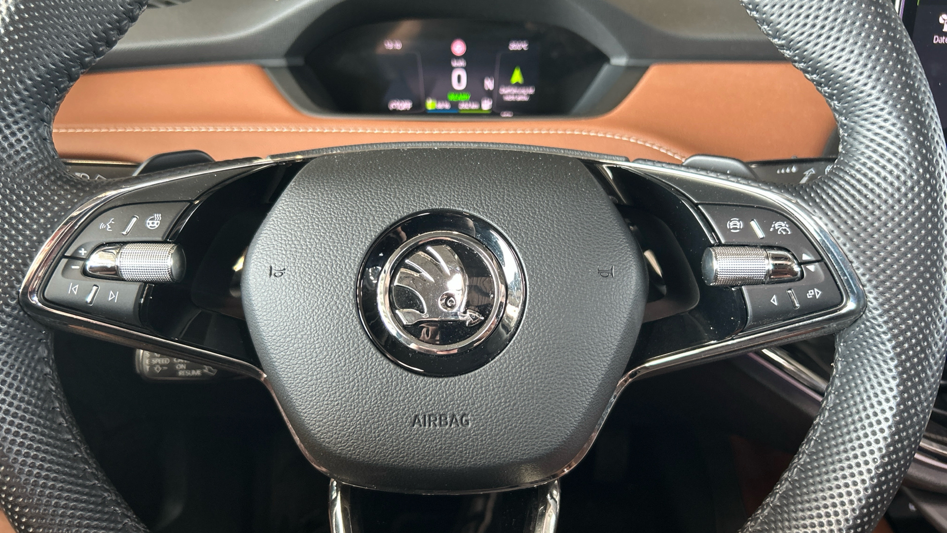 SKODA Enyaq 2023