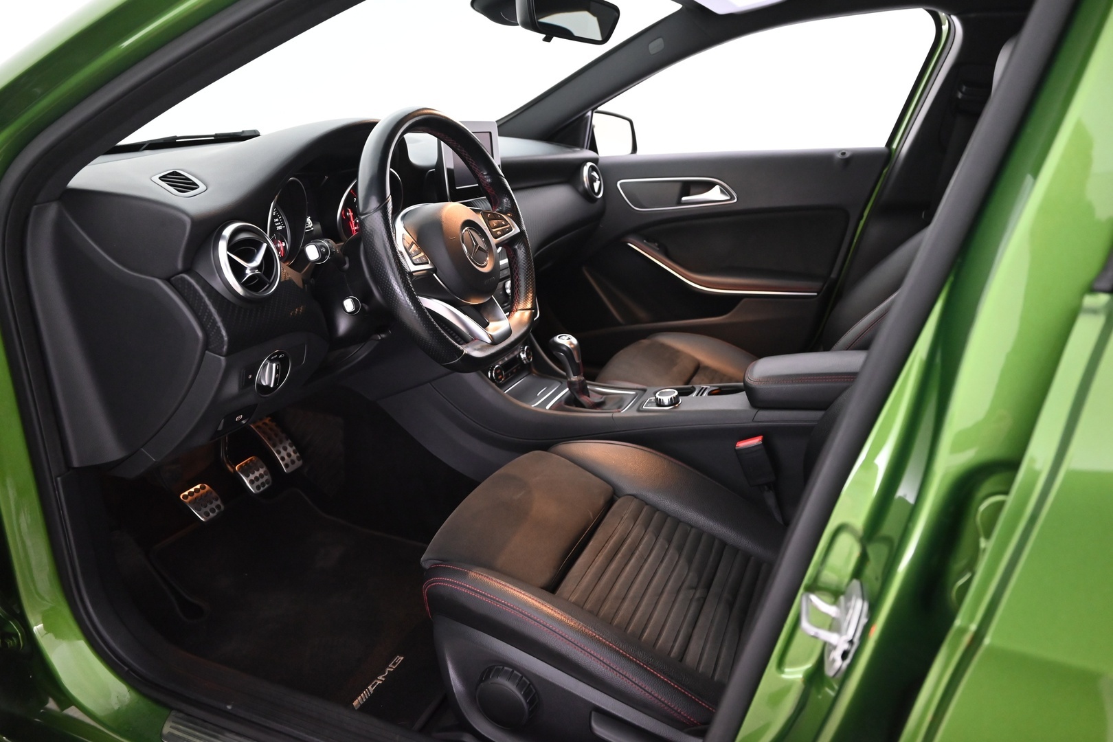 MERCEDES-BENZ A 2016