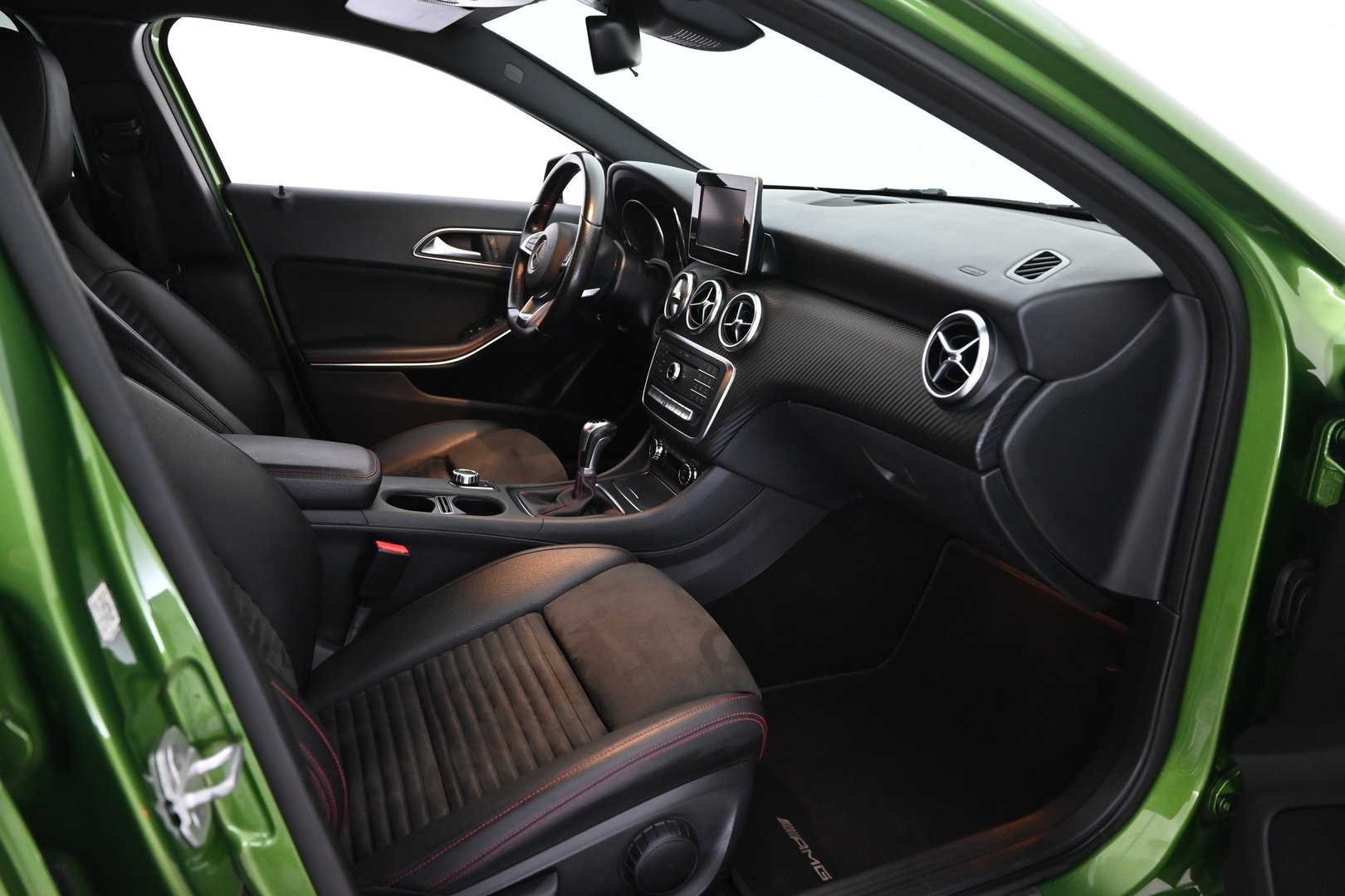 MERCEDES-BENZ A 2016