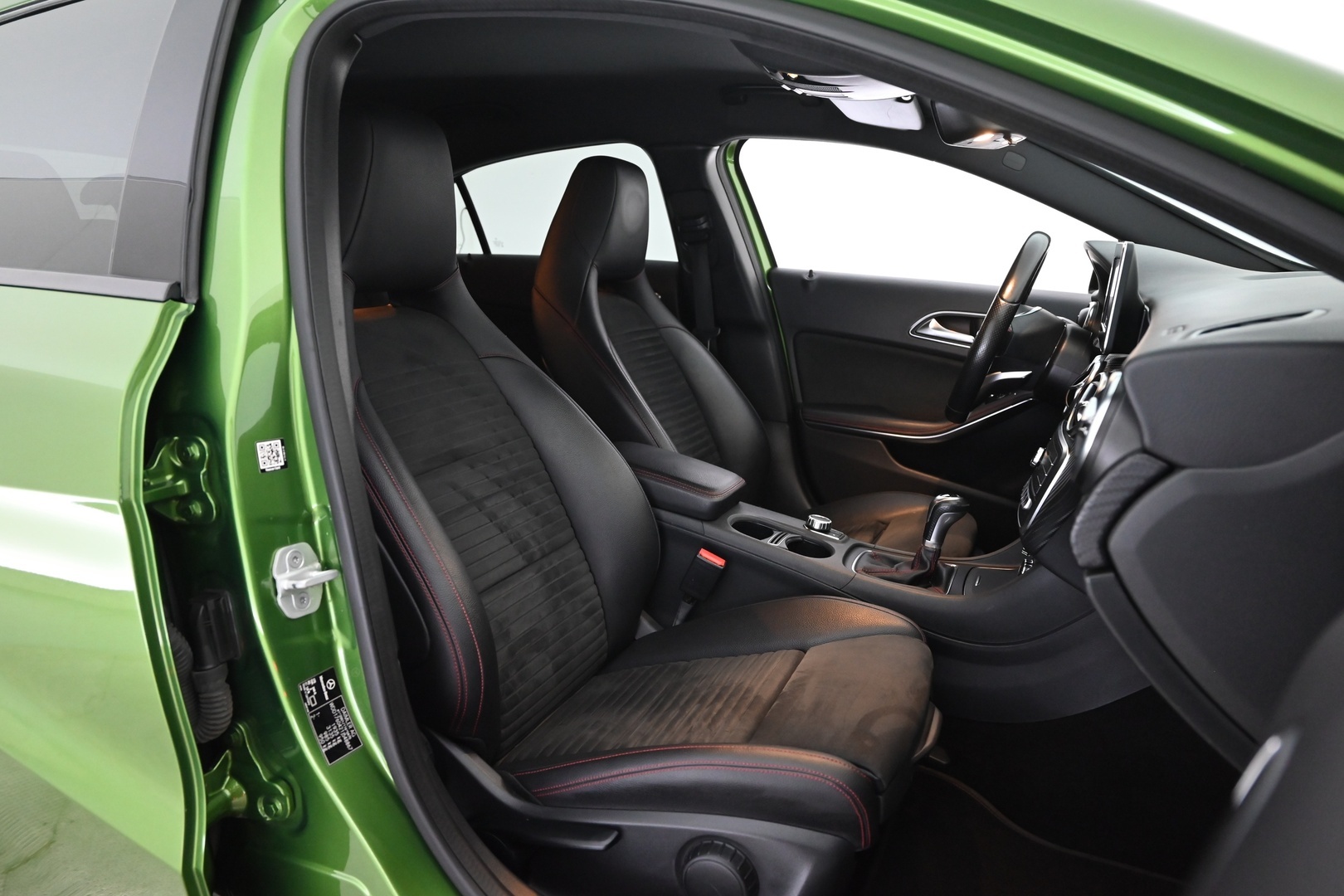 MERCEDES-BENZ A 2016