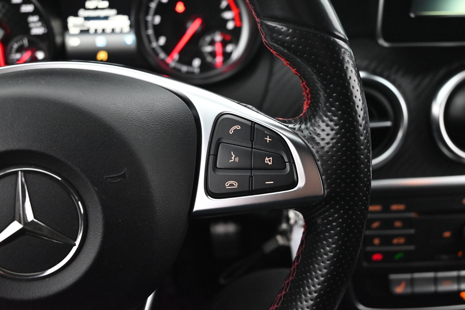 MERCEDES-BENZ A 2016